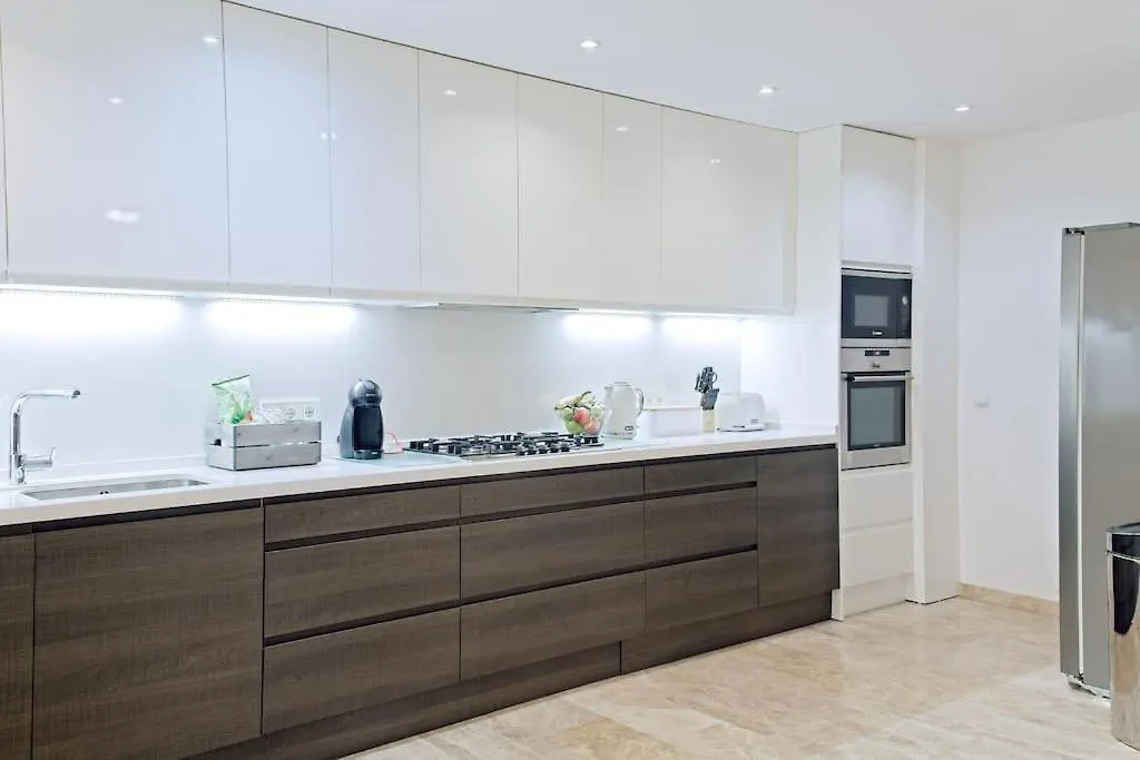 Contemporary, Luxury Living In The Best Location Marbella Apartment