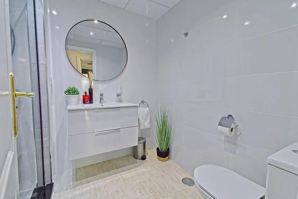 Contemporary, Luxury Living In The Best Location Μαρμπέλλα Διαμέρισμα