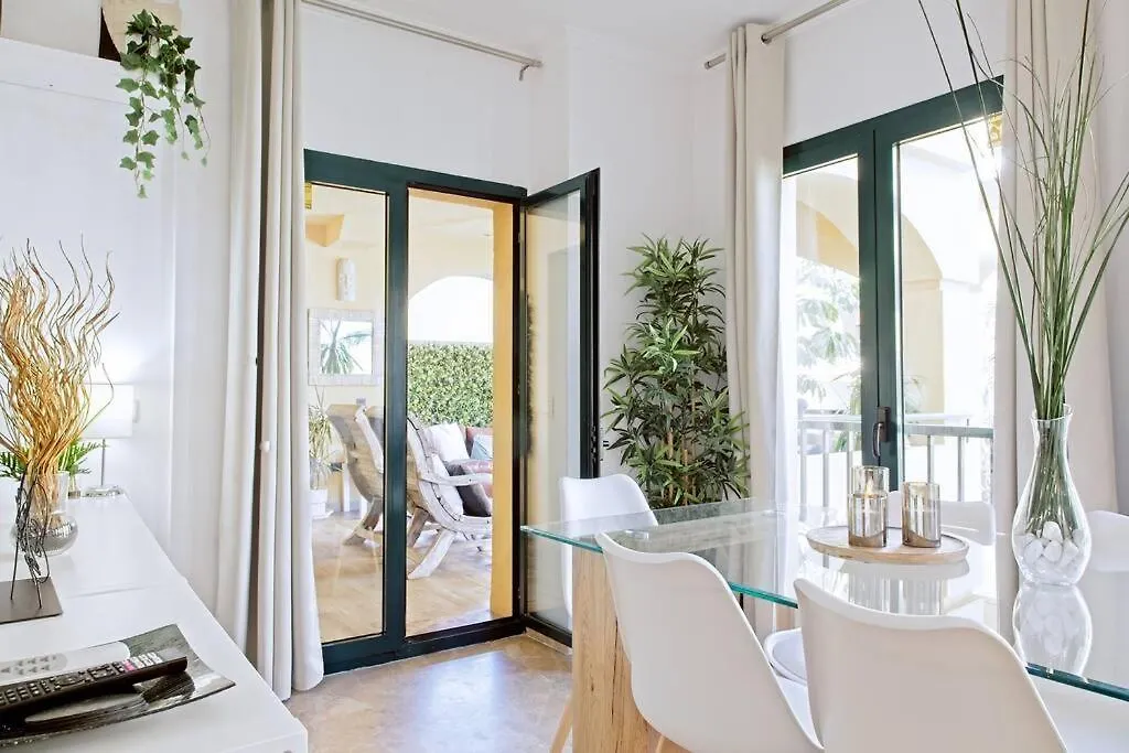 Διαμέρισμα Contemporary, Luxury Living In The Best Location Μαρμπέλλα